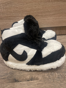 Тапки Nike плюшевые (1 фото из 2)