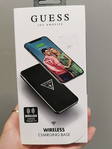 НОВИНКА! Беспроводное зарядное устройство Guess, черный (1 фото из 2)