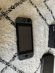 Nintendo Switch (2 фото из 5)
