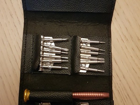 Uus kruvikeerajate komplekt