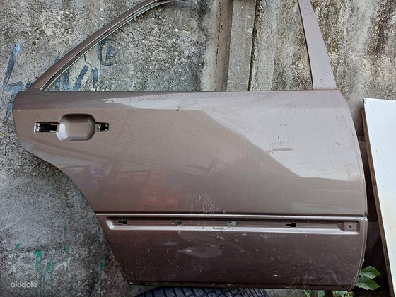 Mercedes W124 taga parem uks