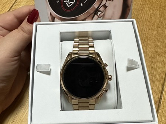 Умные часы Michael Kors mkt5088