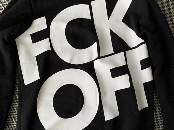 Черная толстовка «FCK OFF»