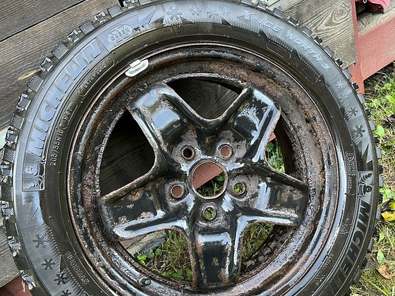 Michelin X-ICE North 3 R16 205/55 naastrehvid (7,5-8mm)