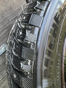 Michelin X-ICE North 3 R16 205/55 naastrehvid (7,5-8mm) (3 foto / 4)