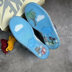 Nike (2 фото из 3)
