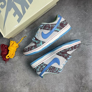 Nike (3 фото из 3)