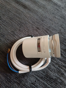 Thermoelectric actuator Honeywell (3 foto / 3)