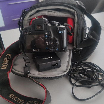 Canon Eos 1000d + чехол + зарядное устройство