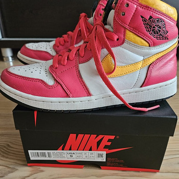 Кожаные кроссовки Nike Jordan № 42,5