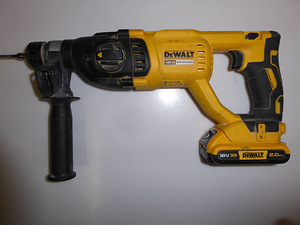 Akupuurvasar Dewalt DCH133 + Aku 2.0Ah (3 foto / 5)