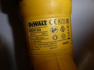 Akupuurvasar Dewalt DCH133 + Aku 2.0Ah (4 foto / 5)