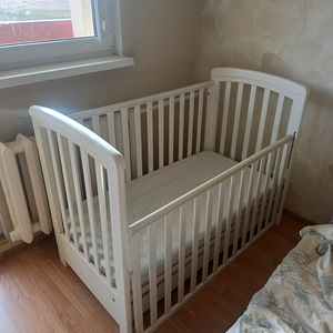 Детская кроватка (3 фото из 3)