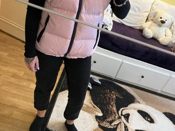Продам жилет Tommy Hilfiger.