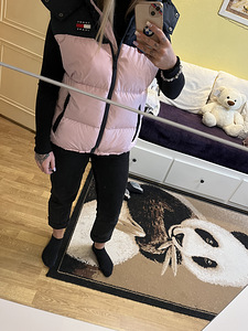 Продам жилет Tommy Hilfiger. (2 фото из 4)