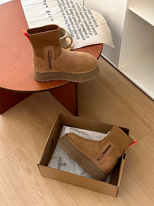 UGG (1 foto no 7)