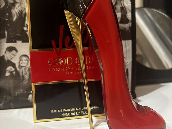 Carolina Herrera Very Good Girl 50 мл EDP