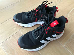 Adidas korvpallitossud, s 371/3 (1 foto / 3)