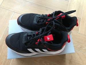 Adidas korvpallitossud, s 371/3 (3 foto / 3)
