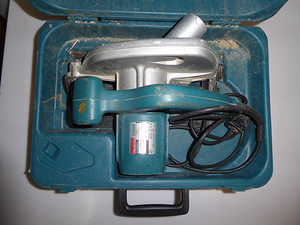 Дисковая пила Makita 5604R + Чемодан (3 фото из 6)