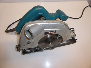 Дисковая пила Makita 5604R + Чемодан (4 фото из 6)