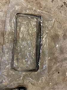 Mercedes benz w123 kroom iluvõre ukselingid ja lukkud (1 foto / 9)