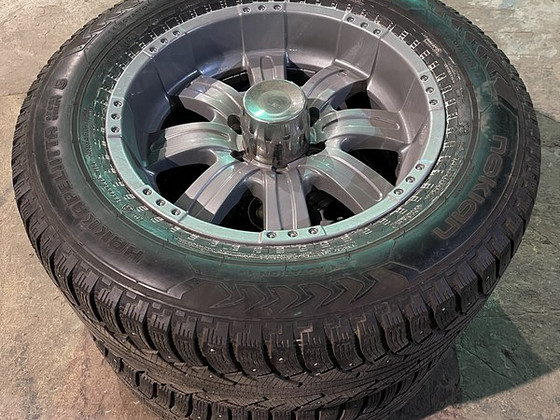 Nokian 275/60 R18 ketaste naastrehvid (4 tk)