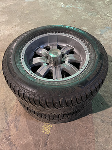 Nokian 275/60 R18 ketaste naastrehvid (4 tk) (1 foto / 3)