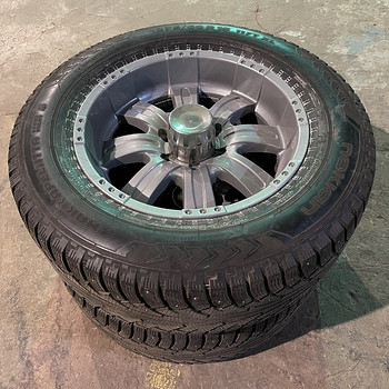 Шипованная резина с дисками Nokian 275/60 R18 (4 шт)