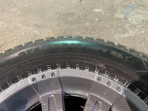 Nokian 275/60 R18 ketaste naastrehvid (4 tk) (2 foto / 3)