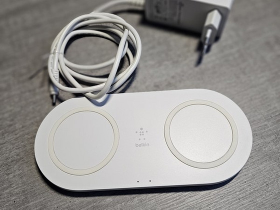 Беспроводное двойное зарядное устройство Belkin 15 Вт