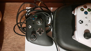 Xbox one s (2 foto / 4)