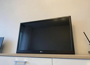 Телевизор LG (1 фото из 4)