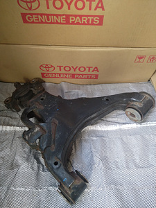 Toyota Land Cruiser 200 48198-34010 90201-19011 90178-18003 (3 foto / 4)