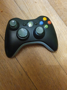 Xbox360 120 Гб (6 фото из 6)