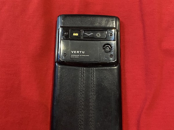 Vertu signature touch