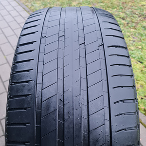 Michelin Latitute Sport 3 (235/50/R19) (1 фото из 5)