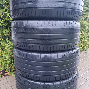 Michelin Latitute Sport 3 (235/50/R19) (2 фото из 5)