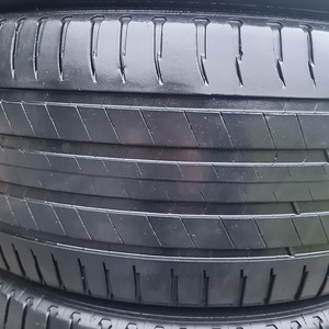 Michelin Latitute Sport 3 (235/50/R19) (3 фото из 5)