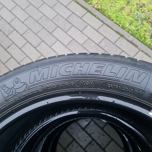 Michelin Latitute Sport 3 (235/50/R19) (4 фото из 5)