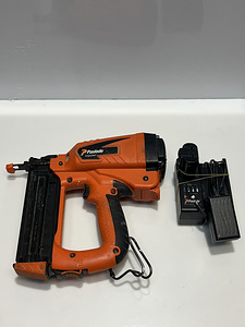 Газовый гвоздезабивной пистолет Paslode IM50 F18 + зарядка (5 фото из 5)