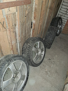 Шины с дисками 225/45R17 (2 фото из 3)