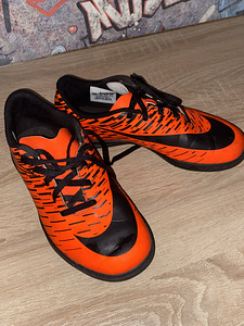 Müüa paar Nike jalgpallijalatsid (1 foto / 5)