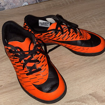 Продаётся пара буц для футбола Nike