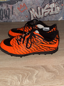Müüa paar Nike jalgpallijalatsid (3 foto / 5)