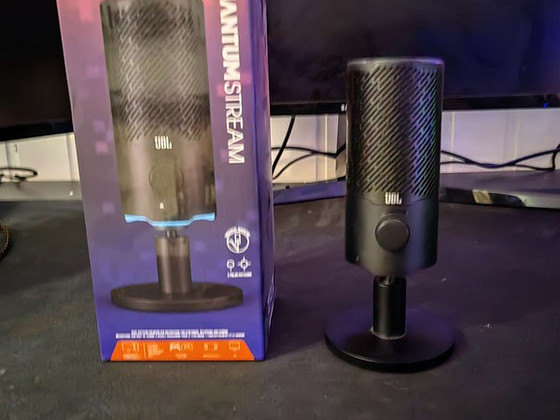 JBL Quantum Stream, must - Mikrofon