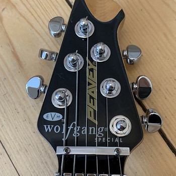 Müüa kitarr Peavey EVH Wolfgang special
