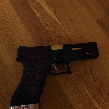 Продам страйкбольный пистолет Glock 17.