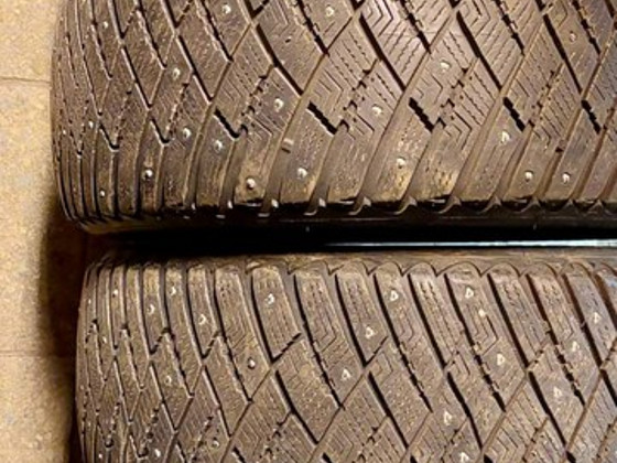 16 " Зимние шины Goodyear 215 55 16 4шт