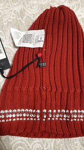 Шапка новая GUESS (4 фото из 5)